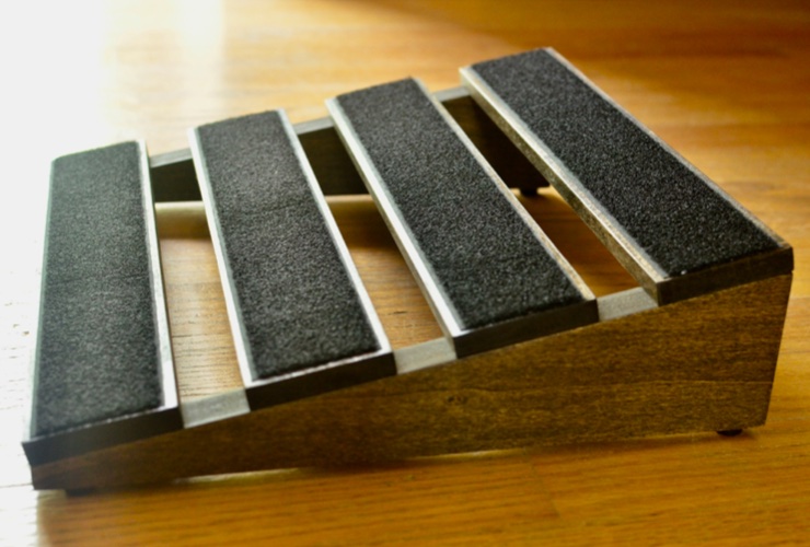 Right side angle of a 12x12 pedalboard.